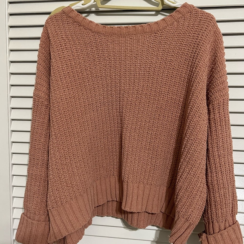 Sweater by Moon River. Size M. Shorter in front than back.